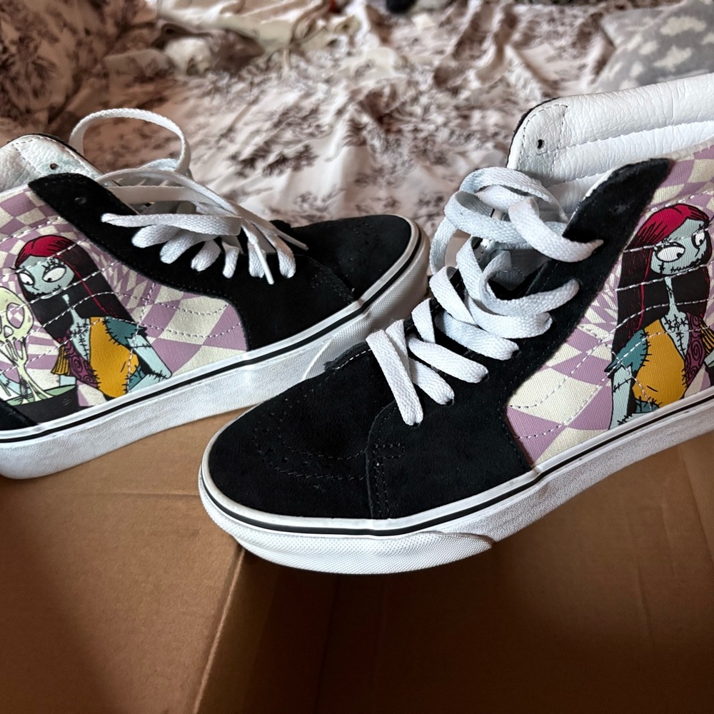 Vans Black and White Sneakers with Iconic Jazz Stripe